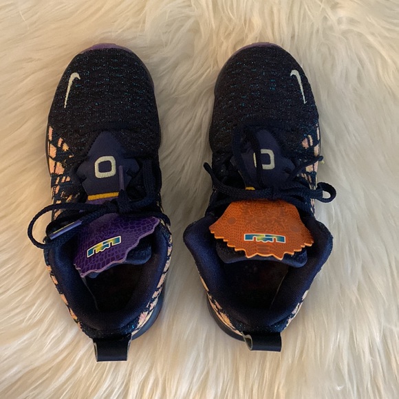 Nike LBJ Kids Sneakers | Size 1 - Picture 4 of 5